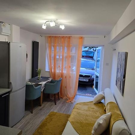 Cozy Flat 1 Bedroom Hucclecote Esterno foto