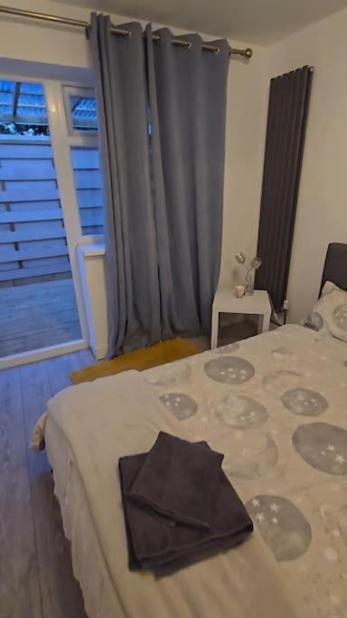 Cozy Flat 1 Bedroom Hucclecote Esterno foto