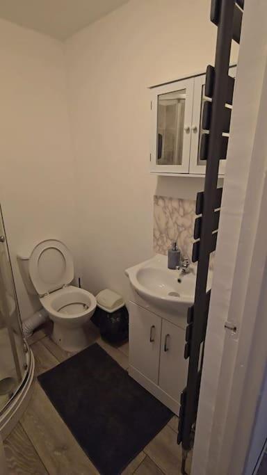 Cozy Flat 1 Bedroom Hucclecote Esterno foto